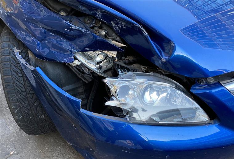 Unfallschäden selbst bezahlen: Wann sich das lohnt Blechschaden am Auto