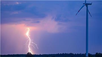 Bei Gewitter sind Masten unbedingt zu meiden.