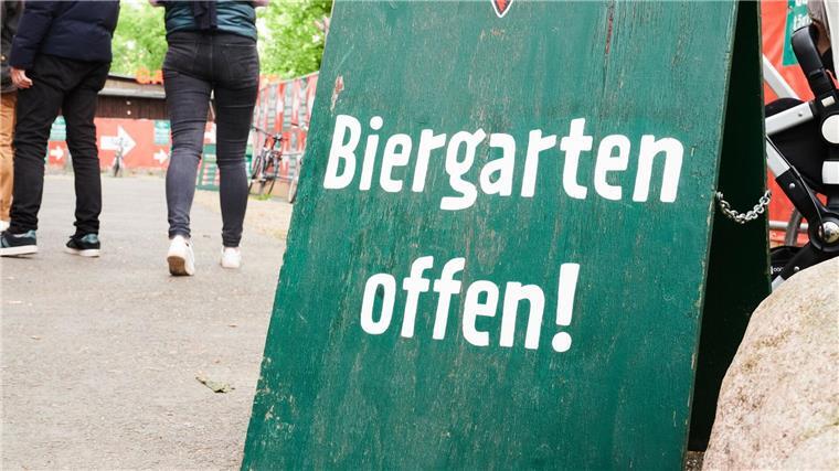 Biergärten vorm Lokal: In Hannover teuer, in Aurich umsonst Bei gutem Wetter öffnen vielerorts die Biergärten. (Archivfoto)