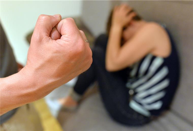 Häusliche Gewalt: Frauen rufen heute eher die Polizei Bei häuslicher Gewalt sind die Opfer meist Frauen.