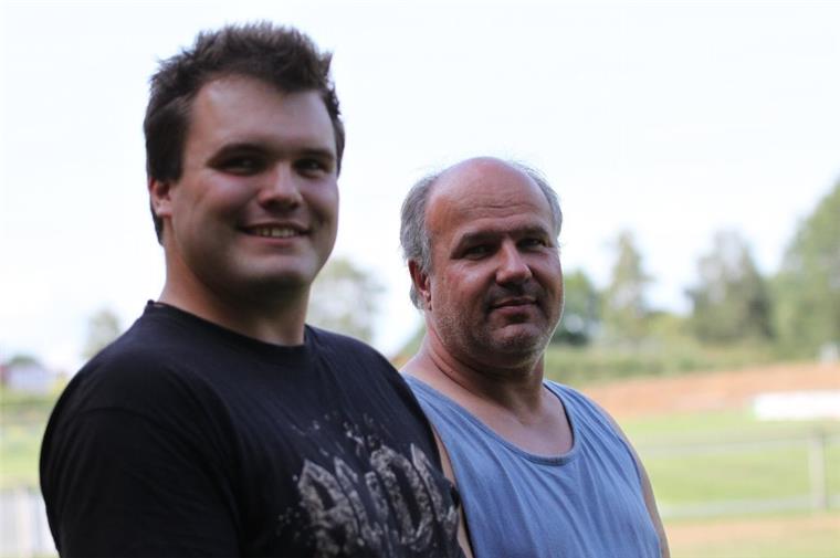 Jugendbetreuer in Wilstedt wünschen sich mehr Mut zum Ehrenamt Bei Jugendfeuerwehrwart Michael Goergens (rechts) und bei seinem Stellvertreter Dennis Ehlke laufen schon seit Wochen alle Fäden zusammen, damit das 15. Kreiszeltlager der Jugendwehren in Wilstedt reibungslos abläuft.