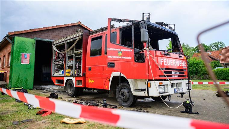 Bei Lüneburg hat am Morgen ein Feuerwehrfahrzeug Feuer gefangen.