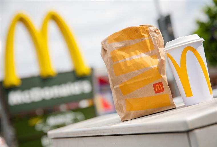 Von BigMac bis Happy Meal: Bei McDonald‘s soll KI die Bestellungen aufnehmen Bei McDonald‘s soll bald eine KI die Bestellungen aufnehmen. Die Fast-Food-Kette sieht darin die Zukunft