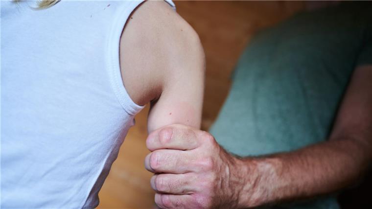 Übergriffe im Sport: Wenn Macht als Druckmittel dient Bei Missbrauchsfällen im Sport spielt die Machtposition der Täter oft eine entscheidende Rolle. (Symbolbild)