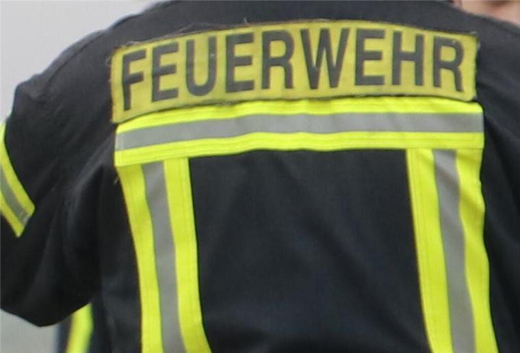 A27: Plötzlich geht ein Kleinbus in Flammen auf Bei Neuenwalde brannte ein PC