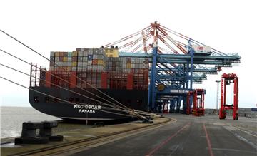 Bei NTB sind aktuell einige Containerbrücken nicht in Betrieb. Sicherheit geht vor.