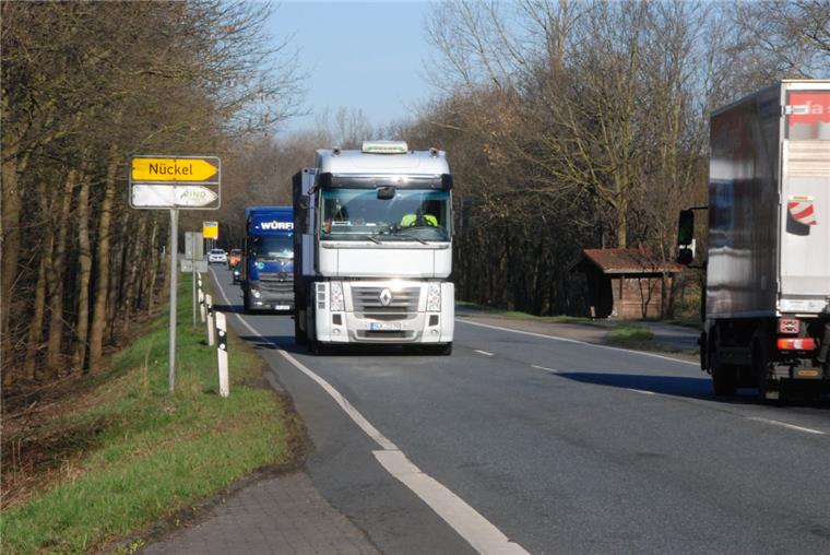 Küstenautobahn A20 muss bei Loxstedt durchs Nadelöhr Bei Nückel soll die Zu- und Abfahrt der neuen A20 auf die B71 einmünden. So sieht es der aktuelle Entwurf der Niedersächsischen Landesbehörde für Straßenbau und Verkehr vor.