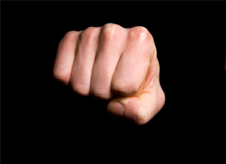 Bei Schlägen hat es ein 23-jähriger Dieb am Montag in der Bremer Innenstadt nicht belassen. Tritte und Spucke kam noch mit dazu.