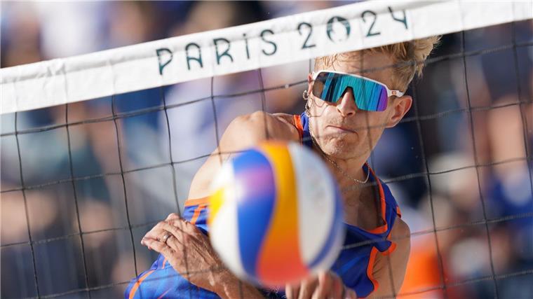 Olympia nach Haftstrafe: Empörung über Beach-Volleyballer Bei seinem ersten Auftritt in Paris gab es Pfiffe für Beachvolleyballer Steven van de Velde.