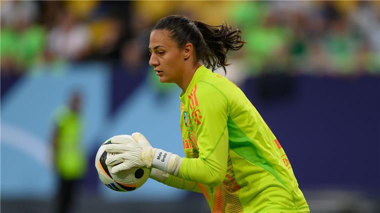 Bei Torhüter Maria Luisa Grohs vom FC Bayern ist ein bösartiger Tumor diagnostiziert worden.