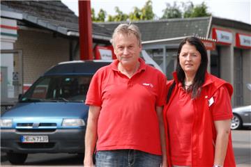 „Bei uns stehen Arbeitsplätze auf dem Spiel.“ Gabriele und Hartmut Grimm können die Umsatzeinbußen in ihrer Tankstelle durch die B71-Baustelle nur schwer verkraften.
