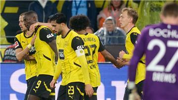 Beim 4:2 des BVB über Bochum wird Serhou Guirassy (Zweiter v.l.) als Matchwinner gefeiert.