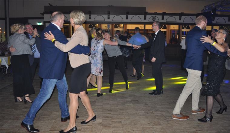 111 Jahre AT Rodenkirchen: Ball des Sports lockt 200 Gäste an Beim Ball des Sports wurde viel getanzt.