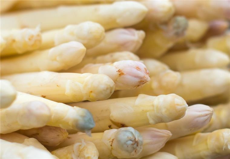 Der Spargel lockt ins Schaufenster Fischereihafen Beim Bauernmarkt im Schaufenster Fischereihafen dreht sich am morgigen Sonntag unter anderem alles um den Spargel.