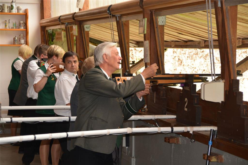 Beim Beerster Schützenfest wurden am Wochenende die neuen Majestäten ermittelt. Auch die Kinder wurden bestens unterhalten.