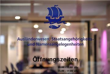 Beim Besuch von Ämtern oder Behörden gilt in Warnstufe 4 die 3G-Regel.
