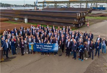 Beim Branchentreff der Offshore- Windkraft-Branche - der „17. Windforce Conference“ - trafen sich rund 200 Vertreter aus Wirtschaft, Politik und Wissenschaft in Bremerhaven.