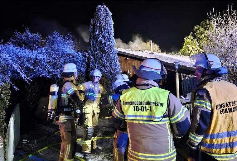 Eigentümer bei Feuer in Ferienhaussiedlung in Eckwarderhörne leicht verletzt Feuer in Ferienhaussiedlung in Eckwarderhörne