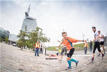 Beim Bremerhaven-Marathon geht es vor allem durch die Havenwelten.