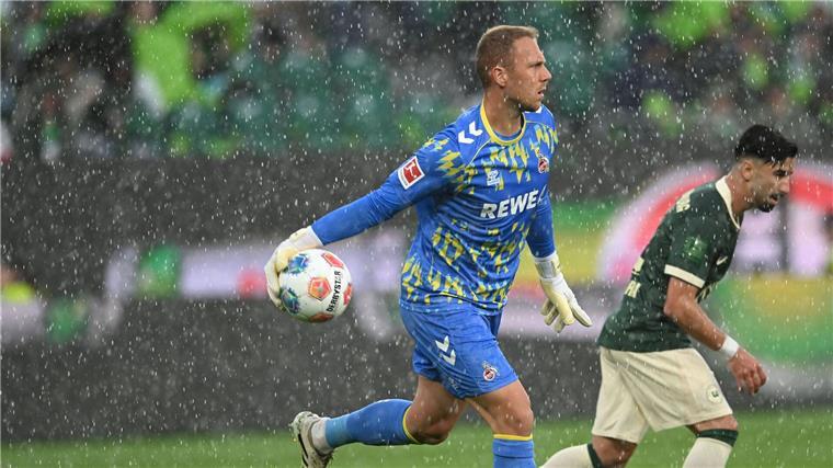 Bundesliga-Spiel in Wolfsburg wegen Gewitters unterbrochen Beim Bundesligaspiel zwischen Wolfsburg und Köln sorgte ein Unwetter für eine Unterbrechung