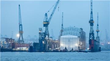 Beim deutschen Schiffbau und in der Hafenwirtschaft haben sich die Konjunkturerwartungen eingetrübt (Archivbild).