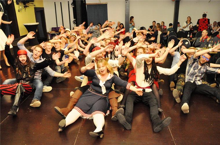 Eckwarden: Manege frei für die Narretei Beim Eckwarder Karneval kocht in jedem Jahr die Stimmung.