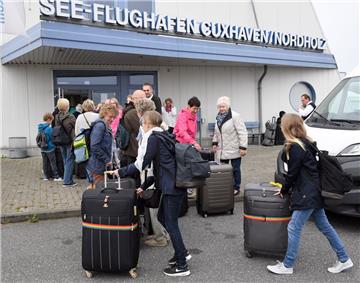 Beim einzigen Flug nach Mallorca aus Nordholz standen die Menschen Schlange. Jetzt droht dem Flughafen Ärger.