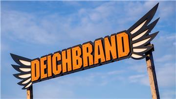 Beim Festival Deichbrand in Nordholz im Landkreis Cuxhaven waren täglich rund 60.000 Musikfans. Auf dem Programm standen mehr als 120 nationale und internationale Künstlerinnen und Künstler.
