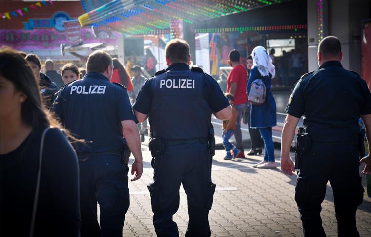 Freimarkt Bremen: Polizei zieht Halbzeitbilanz Beim Freimarkt in Bremen ist es bisher aus polizeilicher Sicht ruhig geblieben.