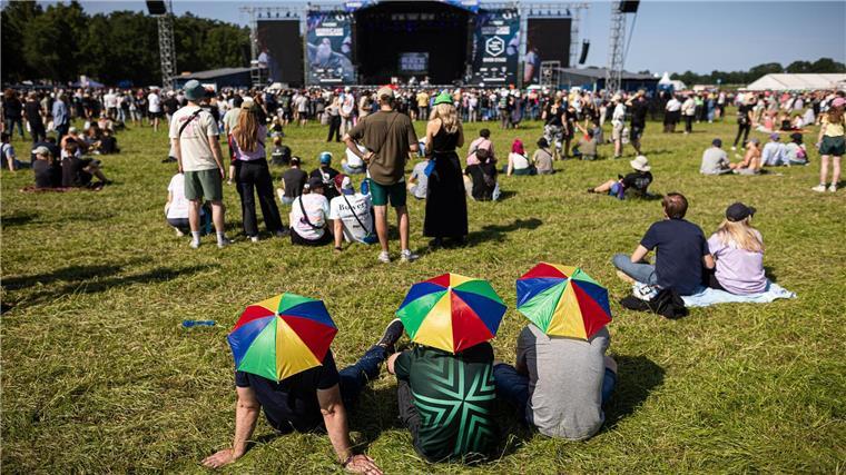 Gewitter sorgt für Zwangspause beim Hurricane-Festival Beim Hurricane-Festival war es teilweise sehr heiß.