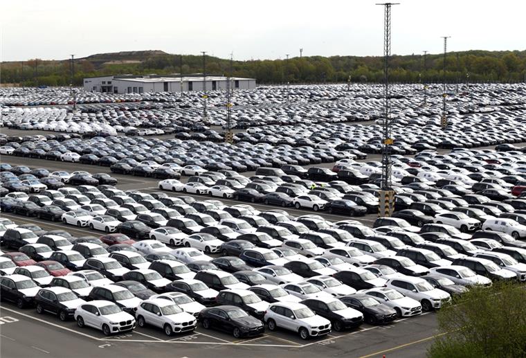 Steuerbetrug beim Autoimport Beim Import von gebrauchten Luxusautos versuchen immer wieder Händler, Steuern zu hinterziehen.