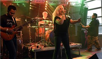 Beim Jubiläumskonzert mit dabei: die Band Frozen Silk um Frontfrau Sharon Wynne.