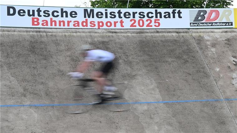 Mehrere Verletzte: Bahnrad-DM nach Unfall abgebrochen Beim Keirin hat sich ein schwerer Unfall ereignet, die Meisterschaften wurden abgebrochen.