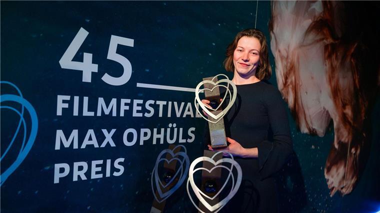 Beim Max Ophüls Preis in Saarbrücken räumt der Film „Electric Fields“ von Lisa Gertsch drei Preise ab.
