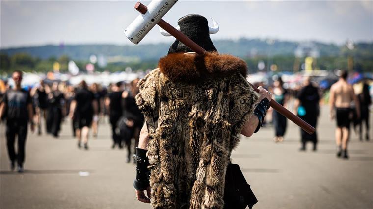 Beim M’era Luna Festival gehören fantasievolle Outfits dazu. (Archivbild)