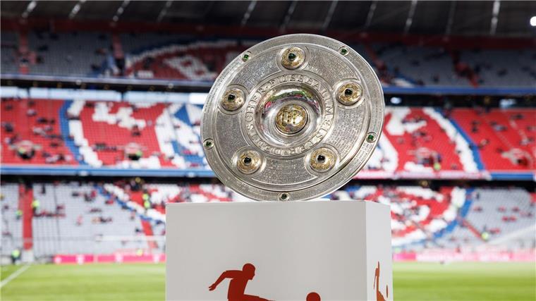 Meisterfeier ohne Fußballtrikot Beim nächsten Heimspiel bekommen die Bayern die Meisterschale.