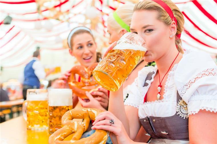 Oktoberfest in Bremerhaven: Hier bekommen Besucher 25-Euro-Gutscheine geschenkt Beim Oktoberfest von Autoprofi in Bremerhaven bekommen die Besucher einiges geboten.