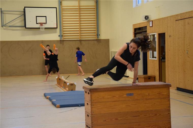 Parkour-AG am Gymnasium Nordenham Beim Parkour ist jede Art der Fortbewegung möglich.