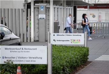 Beim Schlachtereibetrieb Tönnies in Rheda-Wiedenbrück sind seit Anfang der Woche mehrere hundert Mitarbeiter positiv auf das Coronavirus getestet worden.