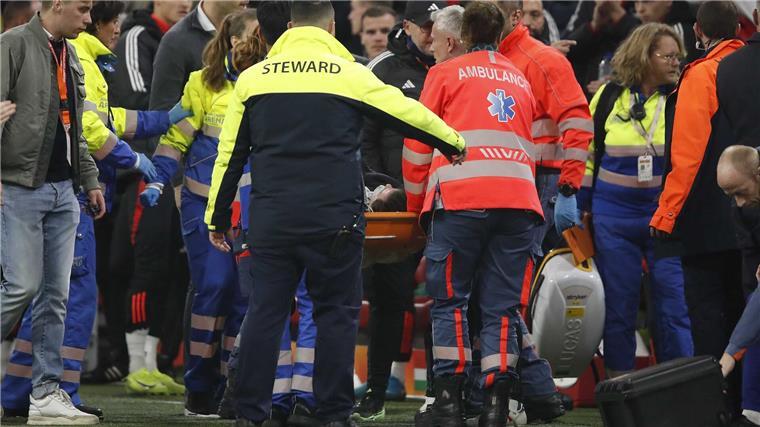 Niederlande-Sieg von Drama um Szalai überschattet Beim Spiel in Amsterdam ist es zu einem medizinischen Notfall gekommen.