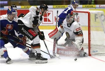 Beim Testspiel gegen die Slowakei feierte Philipp Preto (Zweiter von links) von den Fischtown Pinguins sein Debüt.