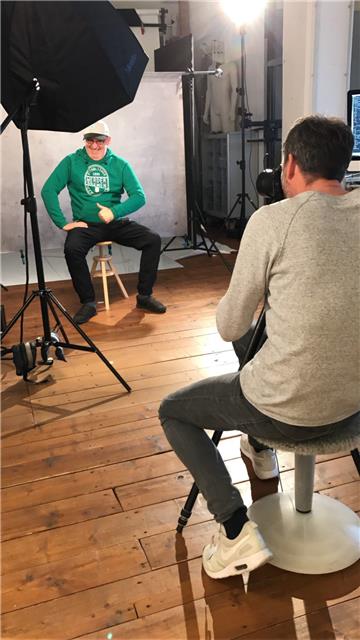 Beim Videodreh für die AOK Bremen/Bremerhaven hatte nicht nur Uwe Kühle eine Men...
