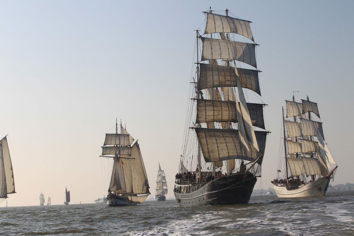 Wilhelmshaven: Traditionssegler-Regatta an der Nordsee Beim Wilhelmshaven Sailing-Cup bieten die Traditionsschiffe ein stimmungsvolles Bild.