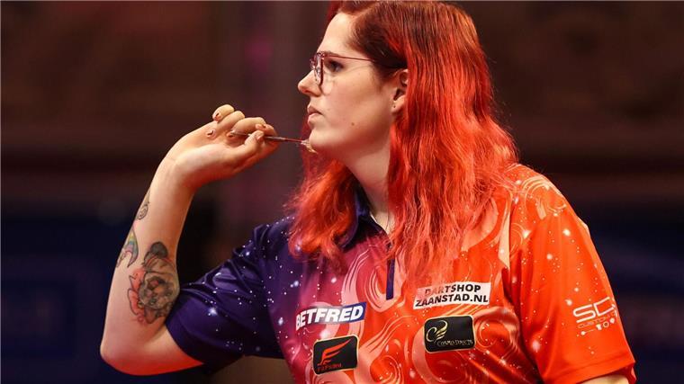 Hitzige Debatte um Transfrau bei Darts-WM Bekommt Kritik und Hass ab: Transfrau van Leuven vor ihrem WM-Debüt.