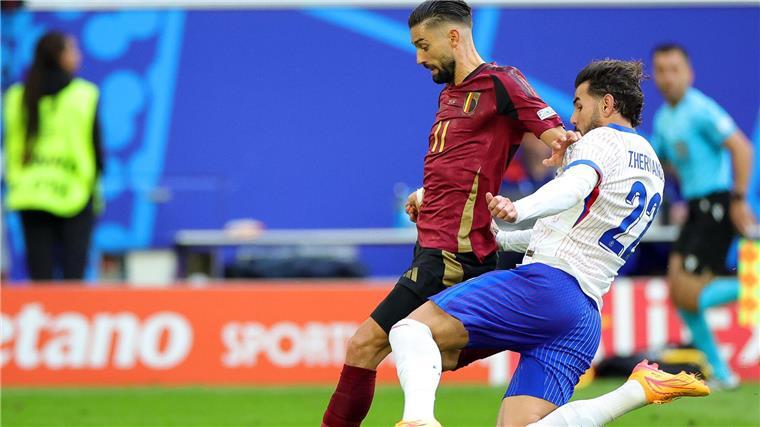 Späte Erlösung mit Eigentor: Frankreichs Minimalisten weiter Belgien kam im Spiel zu wenigen Torchancen, hier in Person von Yannick Carrasco (l.).