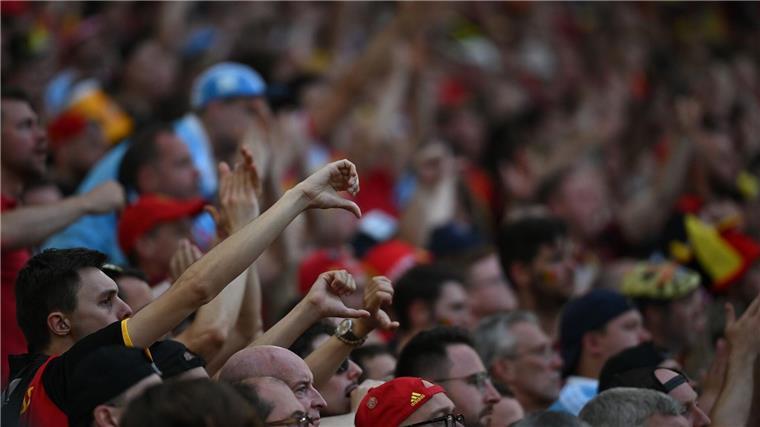 Belgiens Fans zeigen sich nach der Gruppenphase unzufrieden.