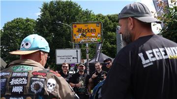 Beliebtes Motiv: Das Ortschild von Wacken.