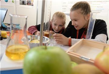 Bem Wettbewerb „Jugend forscht - Schüler experimentieren“ können sich junge Leute als Nachwuchswissenschaftler ausprobieren.