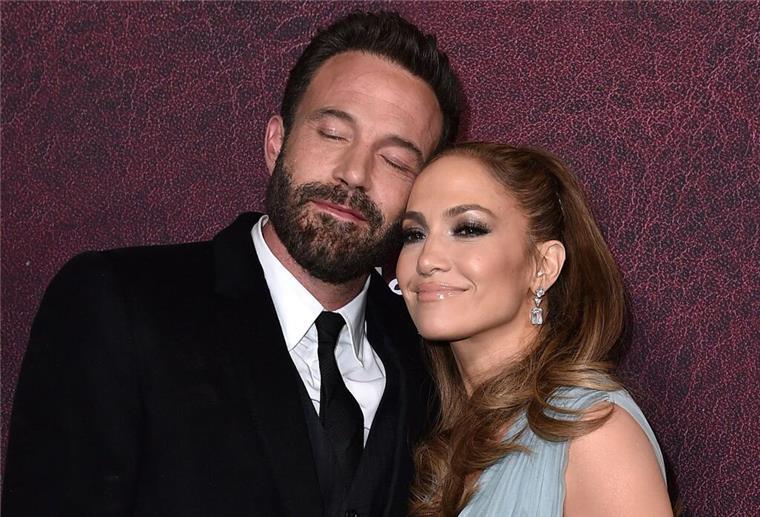 Ben Affleck und Jennifer Lopez bei der  Premiere von „The Tender Bar“ im TCL Chinese Theatre.
