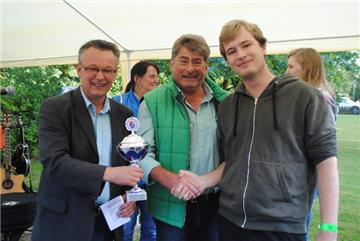 Benedikt Beinker (rechts) aus Göttingen hatte die weiteste Anreise und wurde daf...